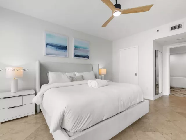 2-bedroom condo for sale in Miami - 485 Brickell Ave 1804 - MondialRealty