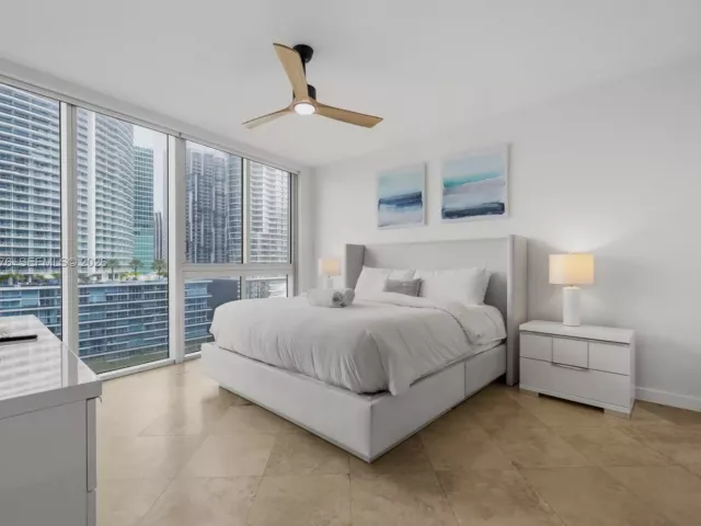 2-bedroom condo for sale in Miami - 485 Brickell Ave 1804 - MondialRealty