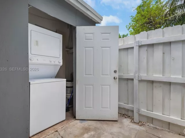 4-bedroom home for sale in Miami - 9710 SW SW 161 ST - MondialRealty
