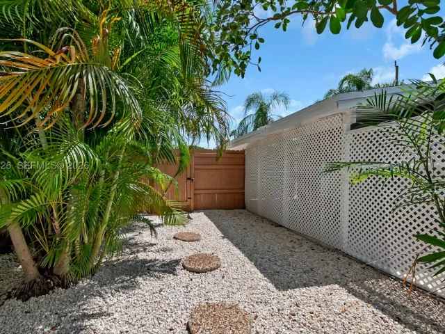 4-bedroom home for sale in Miami - 9710 SW SW 161 ST - MondialRealty