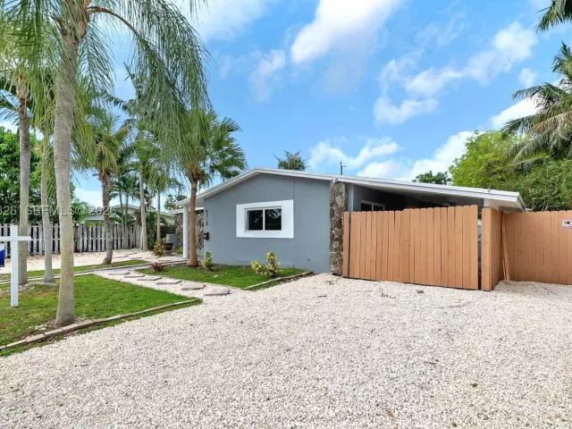 4-bedroom home for sale in Miami - 9710 SW SW 161 ST - MondialRealty