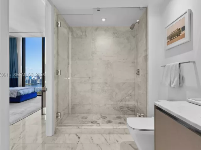 2-bedroom condo for sale in Sunny Isles Beach - 17141 Collins Ave 3002 - MondialRealty