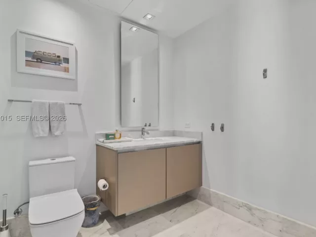 2-bedroom condo for sale in Sunny Isles Beach - 17141 Collins Ave 3002 - MondialRealty
