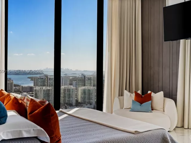 2-bedroom condo for sale in Sunny Isles Beach - 17141 Collins Ave 3002 - MondialRealty