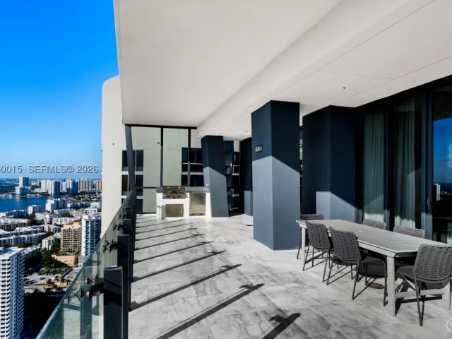 2-bedroom condo for sale in Sunny Isles Beach - 17141 Collins Ave 3002 - MondialRealty