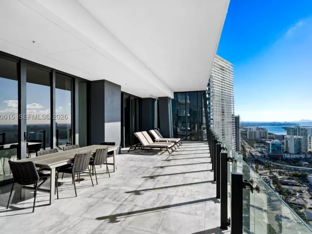 2-bedroom condo for sale in Sunny Isles Beach - 17141 Collins Ave 3002 - MondialRealty
