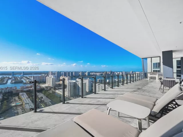2-bedroom condo for sale in Sunny Isles Beach - 17141 Collins Ave 3002 - MondialRealty