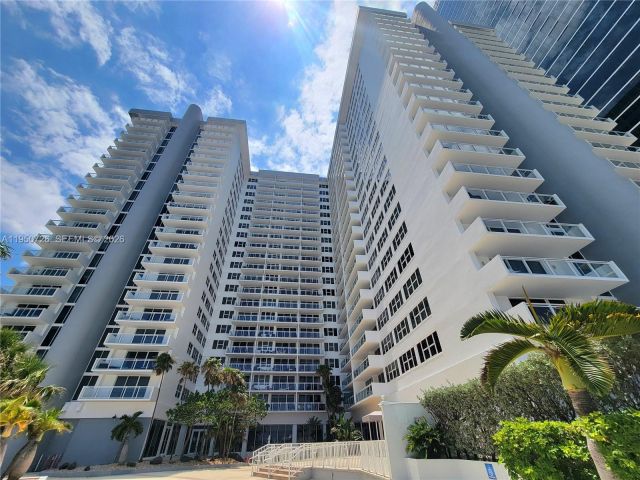 2-bedroom condo for sale in Hallandale Beach - 2030 S Ocean Dr Penthouse 2204 - MondialRealty