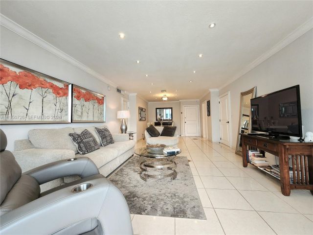 2-bedroom condo for sale in Hallandale Beach - 2030 S Ocean Dr Penthouse 2204 - MondialRealty