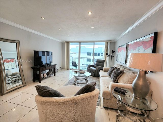 2-bedroom condo for sale in Hallandale Beach - 2030 S Ocean Dr Penthouse 2204 - MondialRealty