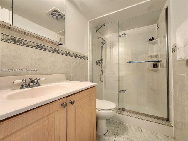 2-bedroom condo for sale in Hallandale Beach - 2030 S Ocean Dr Penthouse 2204 - MondialRealty