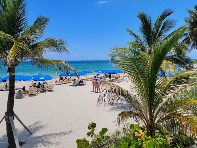 2-bedroom condo for sale in Hallandale Beach - 2030 S Ocean Dr Penthouse 2204 - MondialRealty