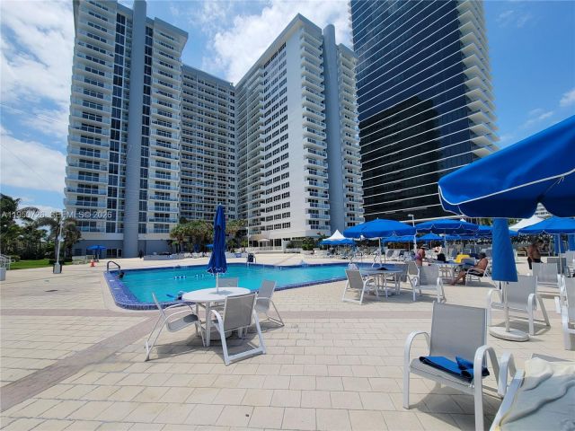 2-bedroom condo for sale in Hallandale Beach - 2030 S Ocean Dr Penthouse 2204 - MondialRealty