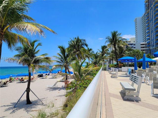 2-bedroom condo for sale in Hallandale Beach - 2030 S Ocean Dr Penthouse 2204 - MondialRealty