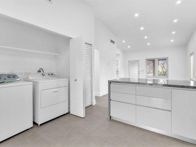 2-bedroom home for rent in Miami - 8394 SW 148th Ave 8394 - MondialRealty