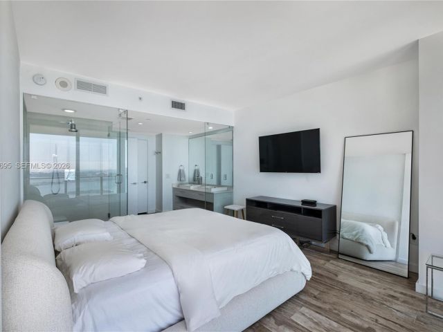 Apartment for sale  Unit #4306 - photo 7199962