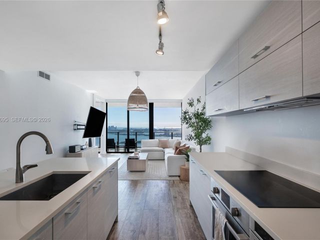 Apartment for sale  Unit #4306 - photo 7199966