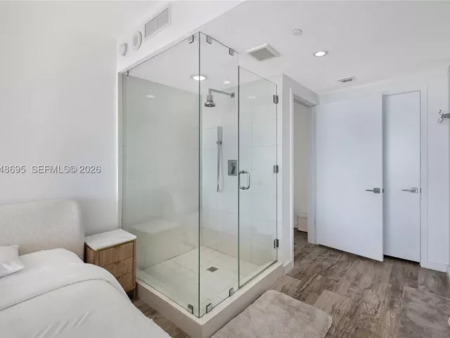2-bedroom condo for sale in Miami - 650 NE 32nd St 4306 - MondialRealty