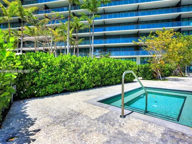 2-bedroom condo for sale in Miami - 650 NE 32nd St 4306 - MondialRealty