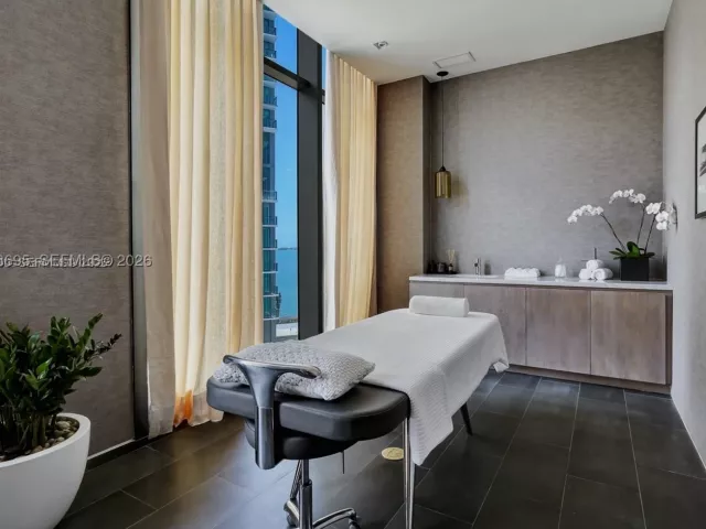 2-bedroom condo for sale in Miami - 650 NE 32nd St 4306 - MondialRealty