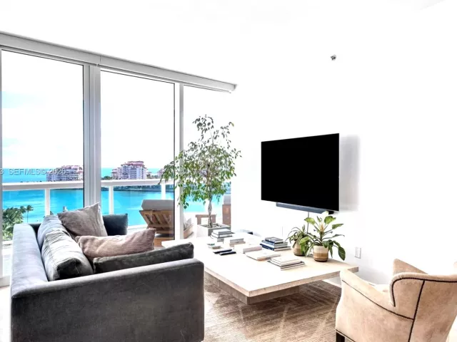 2-bedroom condo for rent in Miami Beach - 1000 S Pointe Dr 1205 - MondialRealty