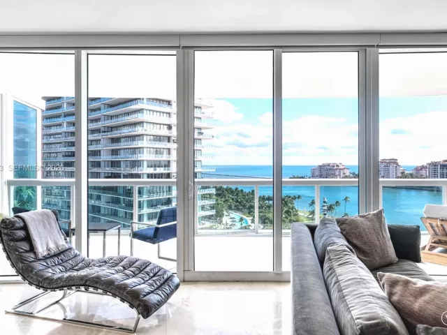 2-bedroom condo for rent in Miami Beach - 1000 S Pointe Dr 1205 - MondialRealty