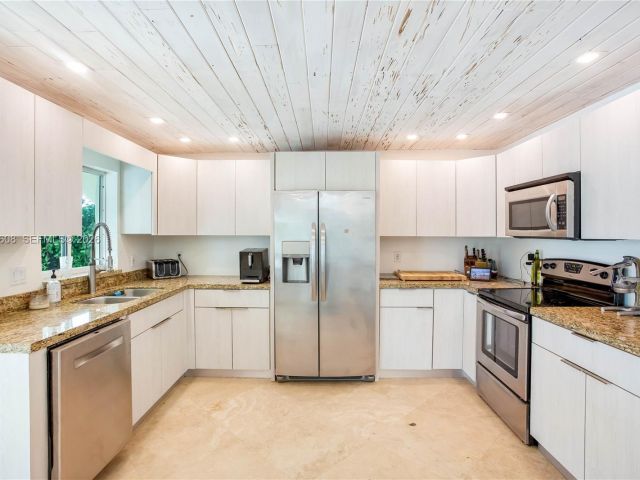 Home for rent at 12515 Palm Rd - photo 7264999