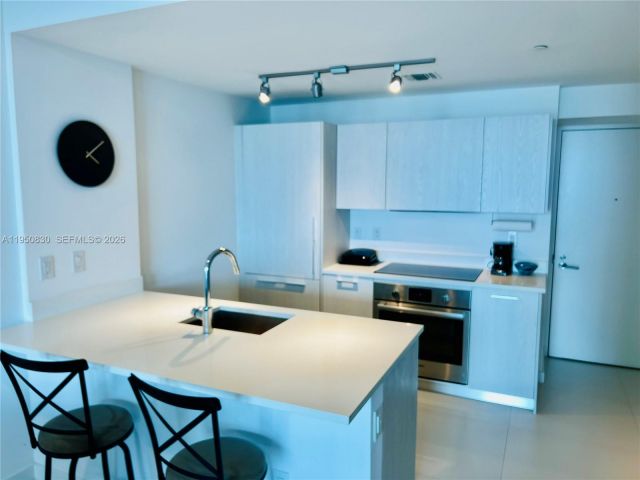 1-bedroom condo for rent in Miami - 501 NE 31st St 2204 - MondialRealty