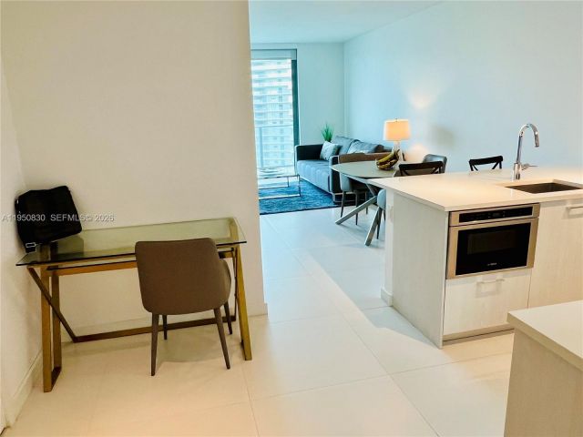 1-bedroom condo for rent in Miami - 501 NE 31st St 2204 - MondialRealty