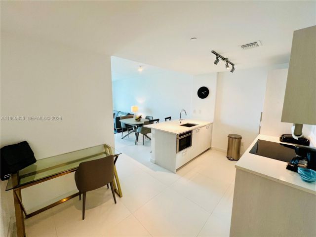 1-bedroom condo for rent in Miami - 501 NE 31st St 2204 - MondialRealty