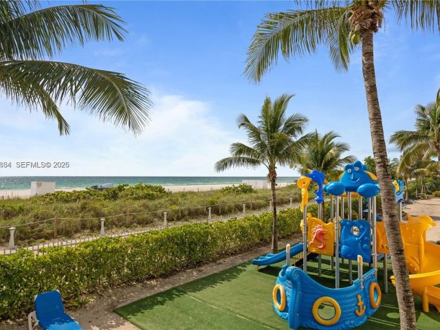 1-bedroom condo for sale in Miami Beach - 6039 Collins Ave 809 - MondialRealty