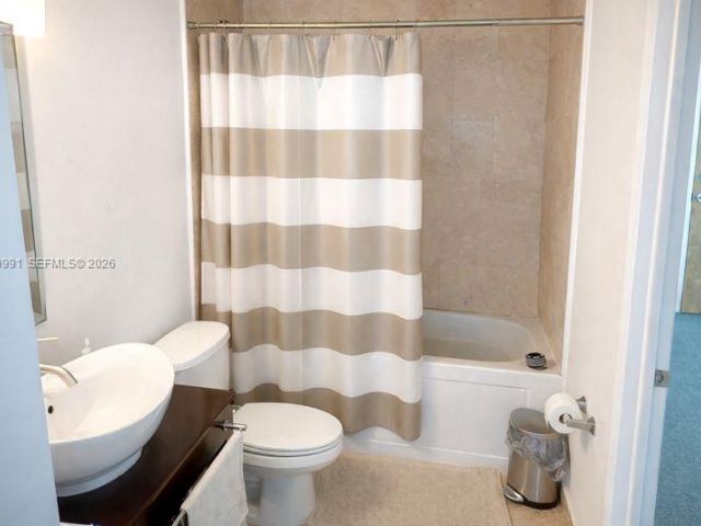 1-bedroom condo for sale in Miami - 350 S Miami Ave 2215 - MondialRealty