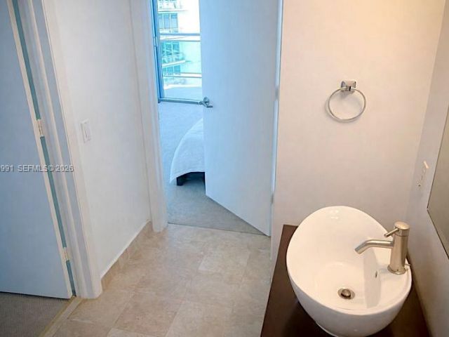 1-bedroom condo for sale in Miami - 350 S Miami Ave 2215 - MondialRealty