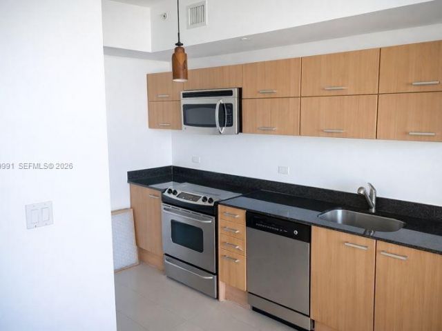 1-bedroom condo for sale in Miami - 350 S Miami Ave 2215 - MondialRealty