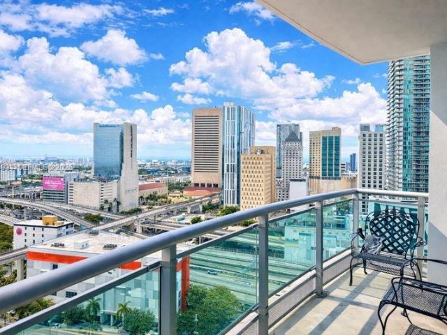 1-bedroom condo for sale in Miami - 350 S Miami Ave 2215 - MondialRealty