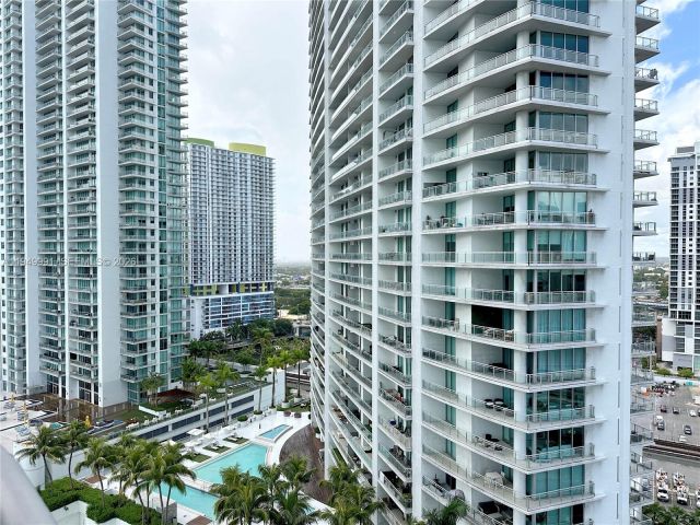 1-bedroom condo for sale in Miami - 350 S Miami Ave 2215 - MondialRealty