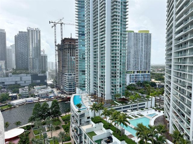 1-bedroom condo for sale in Miami - 350 S Miami Ave 2215 - MondialRealty