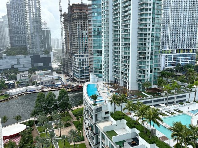 1-bedroom condo for sale in Miami - 350 S Miami Ave 2215 - MondialRealty