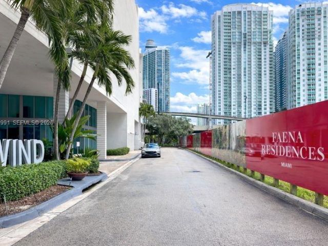 1-bedroom condo for sale in Miami - 350 S Miami Ave 2215 - MondialRealty