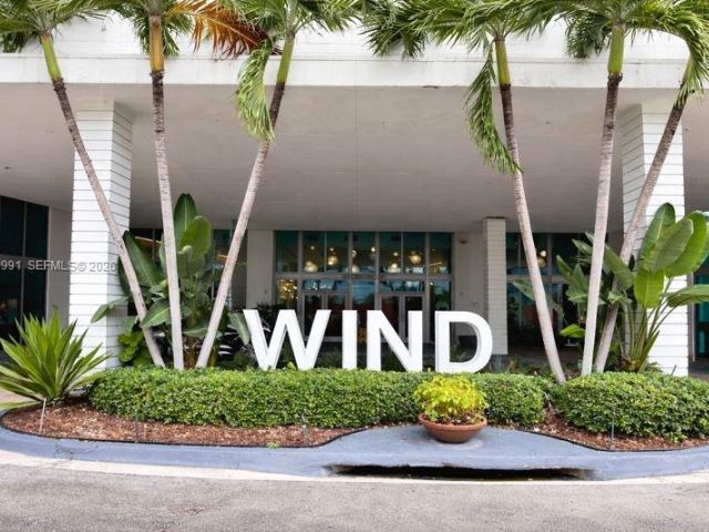 1-bedroom condo for sale in Miami - 350 S Miami Ave 2215 - MondialRealty