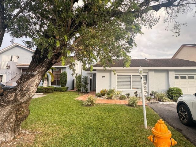 3-bedroom home for rent in Miami - 927 NW 106th Ave Cir - MondialRealty