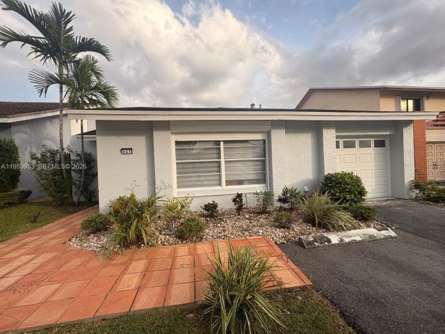 3-bedroom home for rent in Miami - 927 NW 106th Ave Cir - MondialRealty