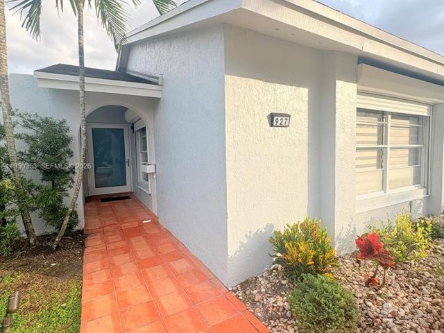 3-bedroom home for rent in Miami - 927 NW 106th Ave Cir - MondialRealty