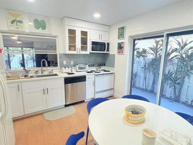 3-bedroom home for rent in Miami - 927 NW 106th Ave Cir - MondialRealty