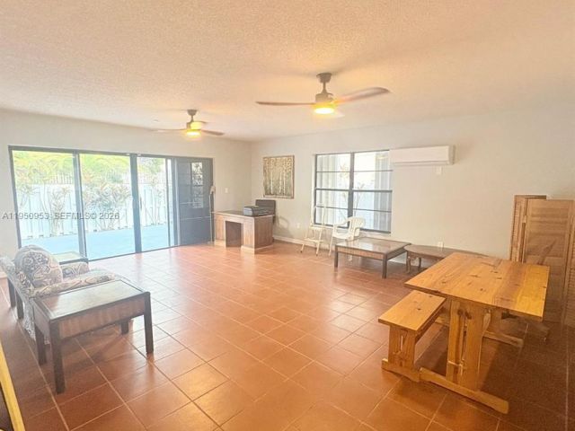 3-bedroom home for rent in Miami - 927 NW 106th Ave Cir - MondialRealty
