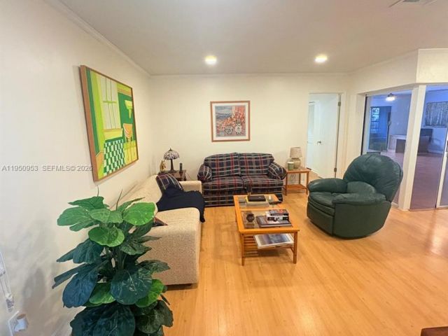 3-bedroom home for rent in Miami - 927 NW 106th Ave Cir - MondialRealty