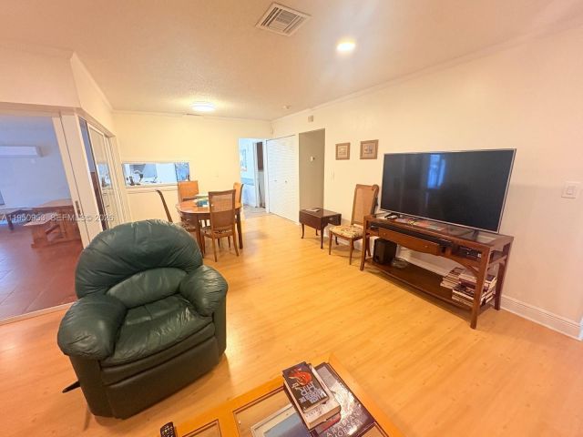 3-bedroom home for rent in Miami - 927 NW 106th Ave Cir - MondialRealty