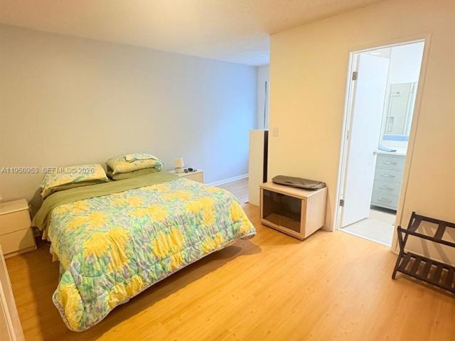 3-bedroom home for rent in Miami - 927 NW 106th Ave Cir - MondialRealty