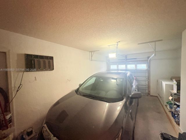 3-bedroom home for rent in Miami - 927 NW 106th Ave Cir - MondialRealty