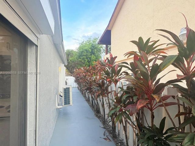 3-bedroom home for rent in Miami - 927 NW 106th Ave Cir - MondialRealty